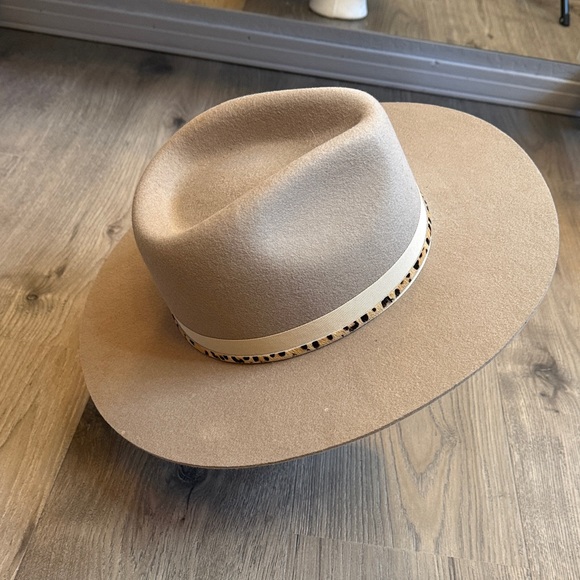 Wyeth by Todd Magill Wide-Brim Fedora in Light Beige with Leopard Band main image 15